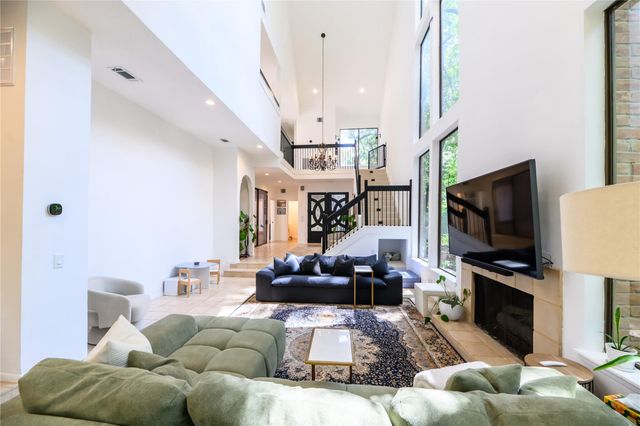 110 Sugarberry Circle, Houston, TX 77024