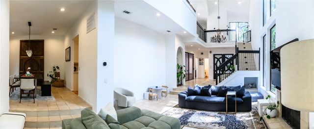 110 Sugarberry Circle, Houston, TX 77024