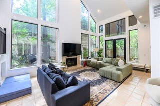 110 Sugarberry Circle, Houston, TX 77024