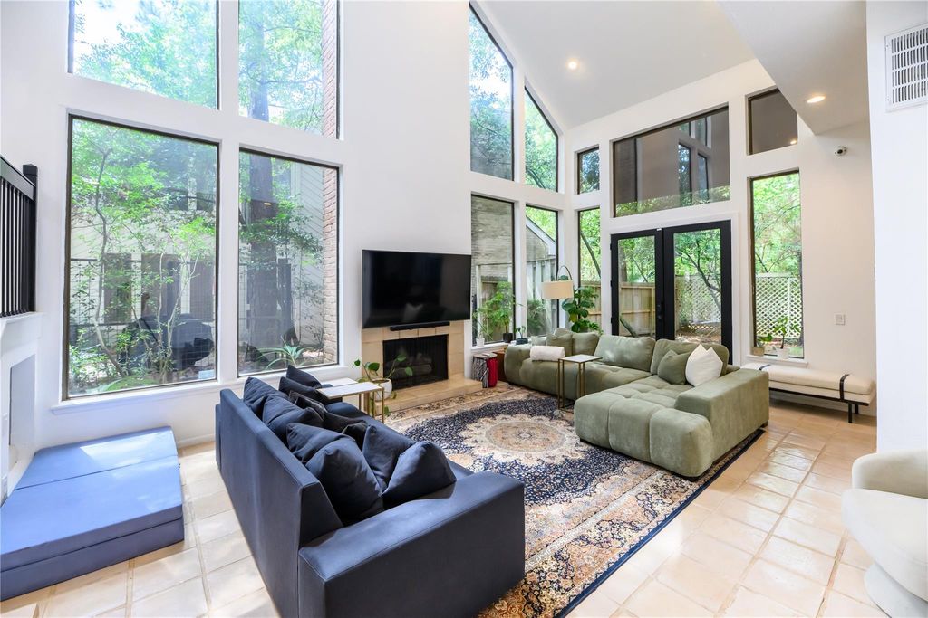 110 Sugarberry Circle, Houston, TX 77024