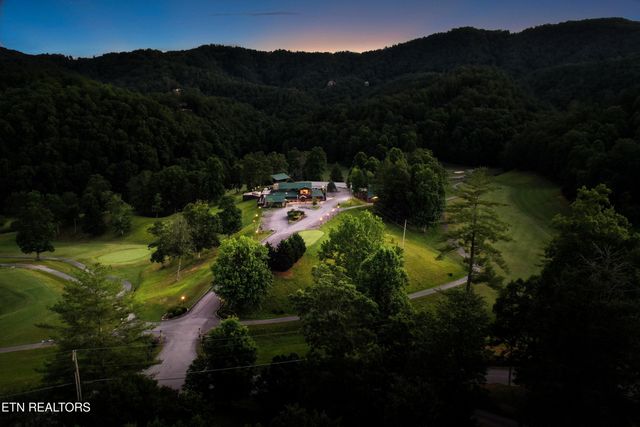 720 Hunters Run Rd, Townsend, TN 37882