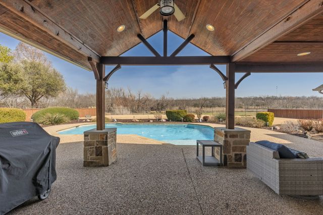 208 Cascade Valley Drive, Fate, TX 75087