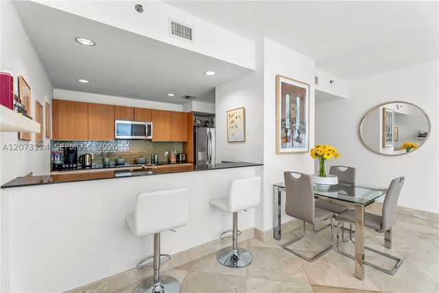 1060 Brickell Ave 2117, Miami, FL 33131