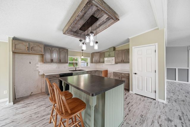 120 Kathy Lane, Brooklyn, MI 49230