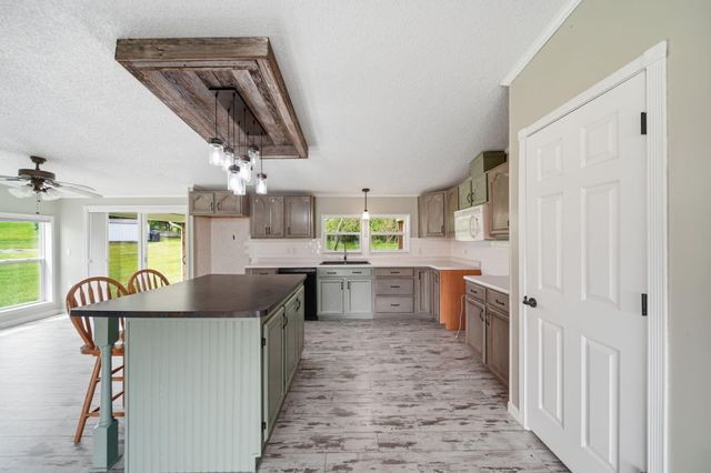 120 Kathy Lane, Brooklyn, MI 49230
