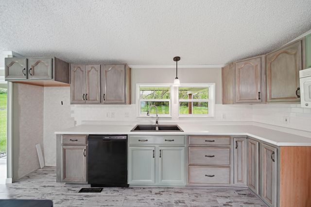 120 Kathy Lane, Brooklyn, MI 49230