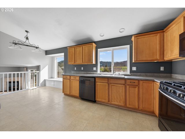 209 Ne ROSE RIDGE Dr, Winston, OR 97496