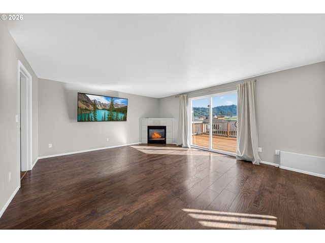 209 Ne ROSE RIDGE Dr, Winston, OR 97496