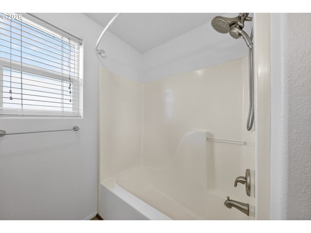 209 Ne ROSE RIDGE Dr, Winston, OR 97496