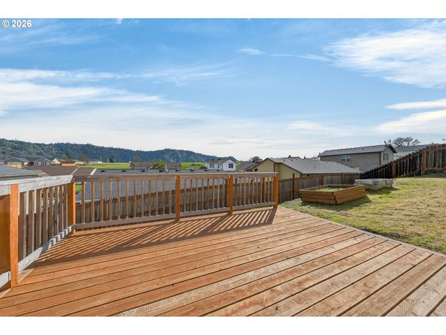 209 Ne ROSE RIDGE Dr, Winston, OR 97496