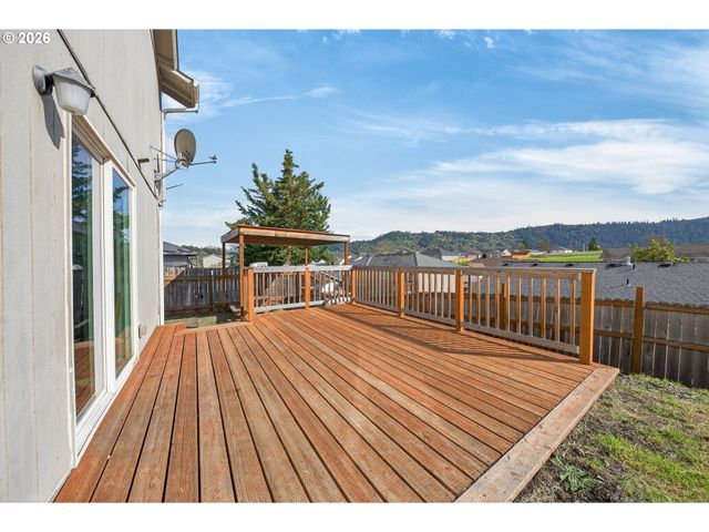 209 Ne ROSE RIDGE Dr, Winston, OR 97496