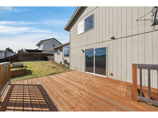 209 Ne ROSE RIDGE Dr, Winston, OR 97496