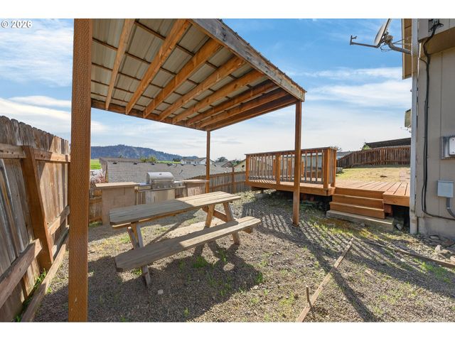 209 Ne ROSE RIDGE Dr, Winston, OR 97496