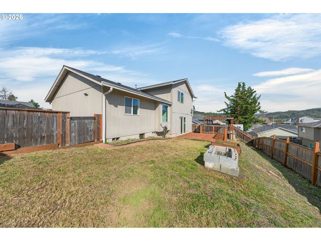 209 Ne ROSE RIDGE Dr, Winston, OR 97496