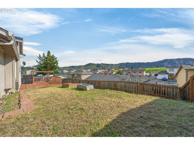 209 Ne ROSE RIDGE Dr, Winston, OR 97496