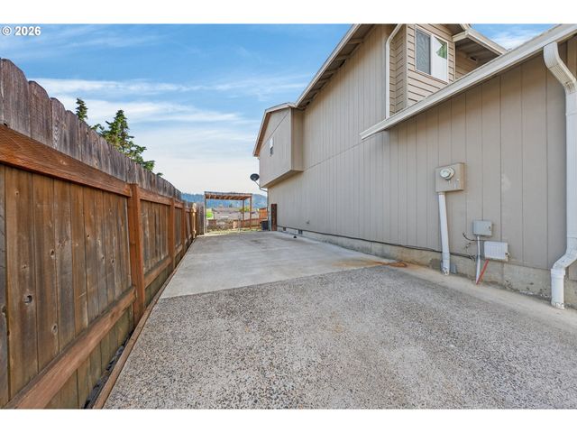 209 Ne ROSE RIDGE Dr, Winston, OR 97496