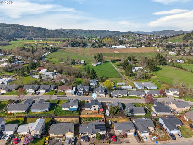 209 Ne ROSE RIDGE Dr, Winston, OR 97496