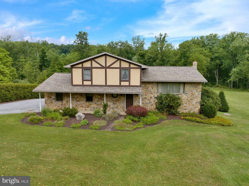 88 CONRAD RD, Fleetwood, PA 19522