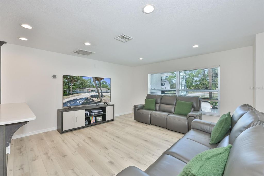 Image 10 of property listing at 1578 INDIAN BAY ROAD, Spring Hill, FL 34607