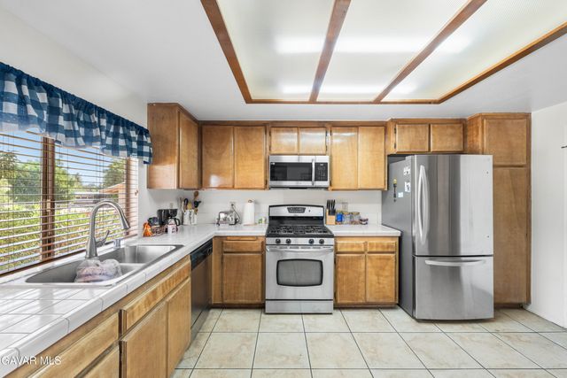 16435 Stagecoach Avenue, Lake Los Angeles, CA 93591