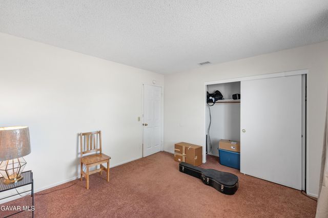 16435 Stagecoach Avenue, Lake Los Angeles, CA 93591