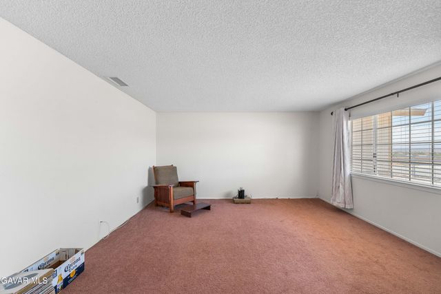 16435 Stagecoach Avenue, Lake Los Angeles, CA 93591