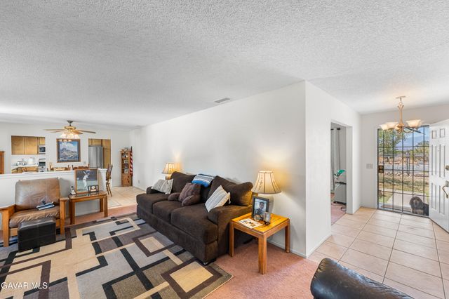 16435 Stagecoach Avenue, Lake Los Angeles, CA 93591