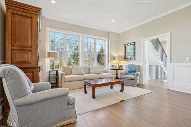 29 Weston Ave, Chatham Boro, NJ 07928