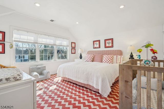 29 Weston Ave, Chatham Boro, NJ 07928