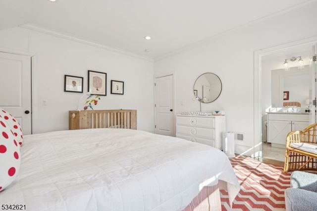 29 Weston Ave, Chatham Boro, NJ 07928