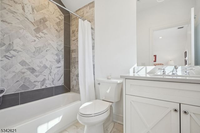 29 Weston Ave, Chatham Boro, NJ 07928