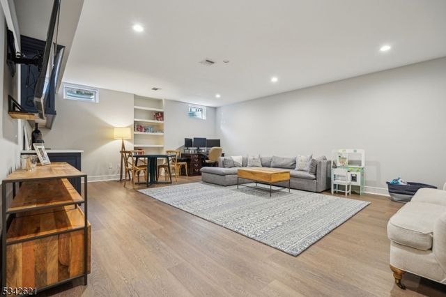 29 Weston Ave, Chatham Boro, NJ 07928