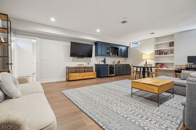 29 Weston Ave, Chatham Boro, NJ 07928