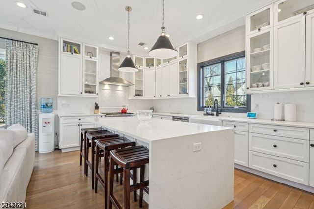 29 Weston Ave, Chatham Boro, NJ 07928