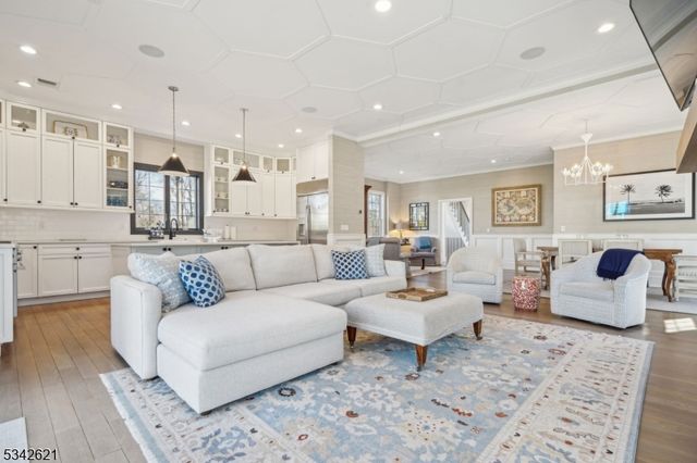 29 Weston Ave, Chatham Boro, NJ 07928