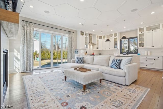 29 Weston Ave, Chatham Boro, NJ 07928