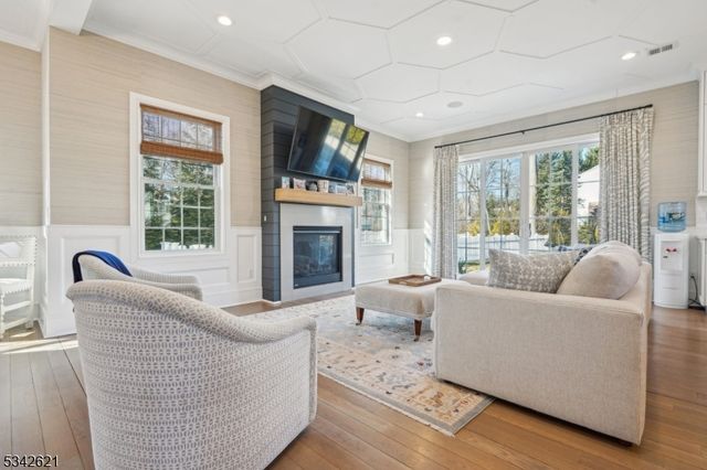 29 Weston Ave, Chatham Boro, NJ 07928