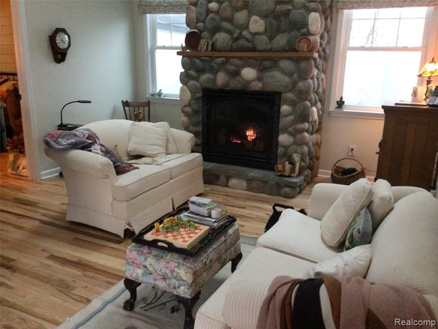 129 South Street, Belleville, MI 48111
