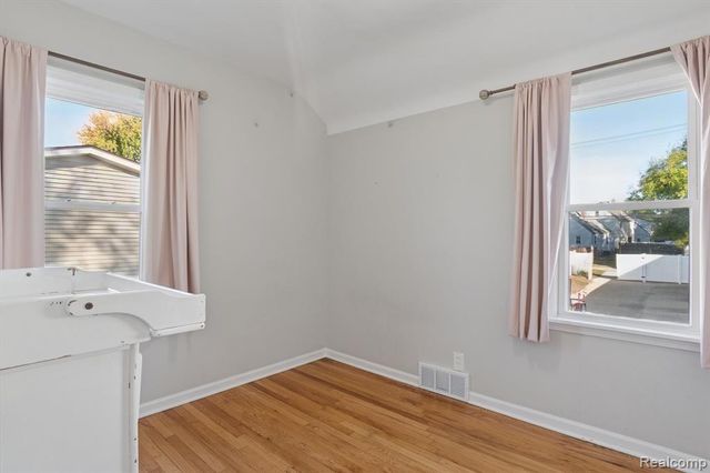 129 South Street, Belleville, MI 48111