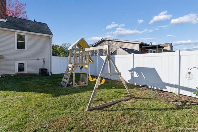 129 South Street, Belleville, MI 48111
