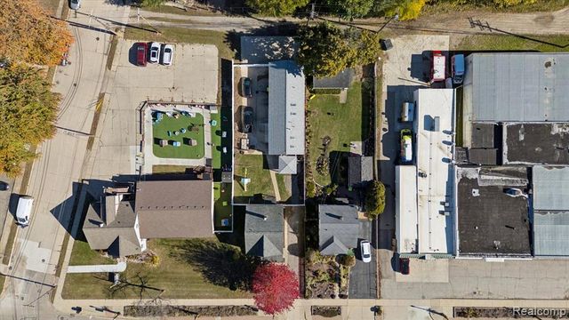 129 South Street, Belleville, MI 48111