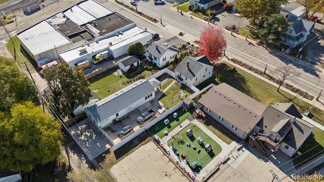 129 South Street, Belleville, MI 48111