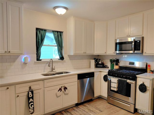 218 Eula Avenue, Wood River, IL 62095