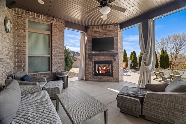 303 Torrance Drive, Cave Springs, AR 72718