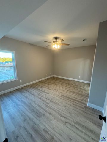 260 Beau Claire Circle, Byron, GA 31008