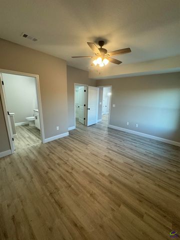 260 Beau Claire Circle, Byron, GA 31008