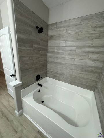 260 Beau Claire Circle, Byron, GA 31008