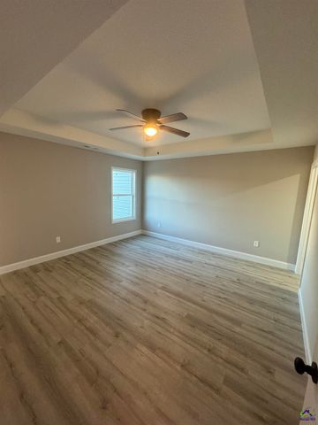 260 Beau Claire Circle, Byron, GA 31008