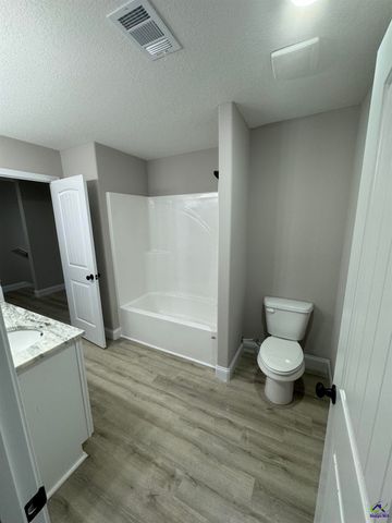 260 Beau Claire Circle, Byron, GA 31008