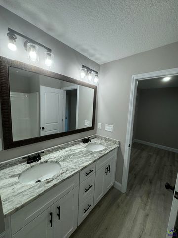 260 Beau Claire Circle, Byron, GA 31008